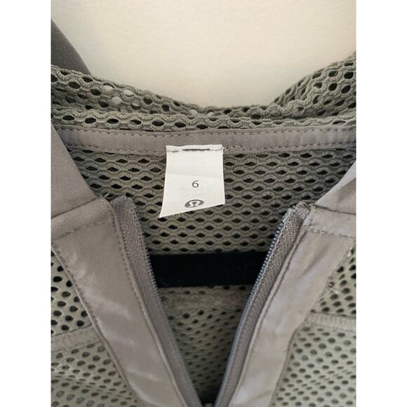Lululemon Athletica Relaxed Fit Mesh Jacket Grey Green Sage 6 EUC - Picture 7 of 12